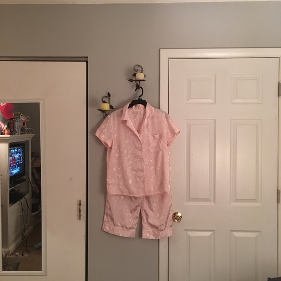 LUXURY 2 pc soft silky soft peach Like New condition High Quality pajama set - Picture 3 of 3